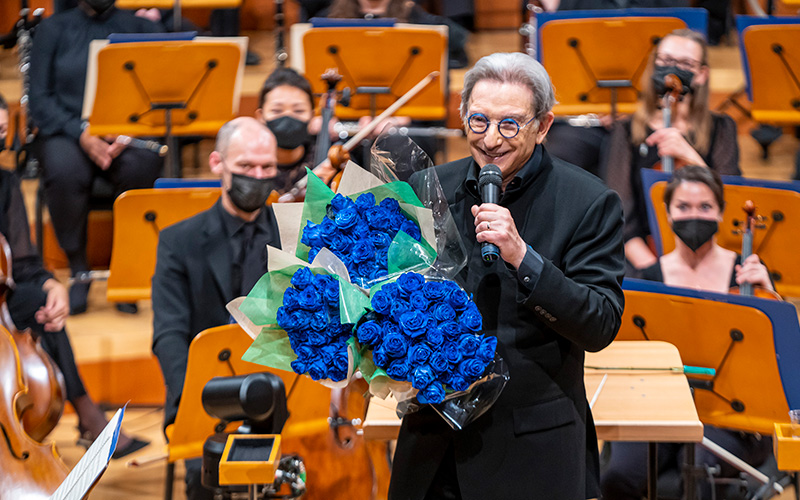 MTT with blue roses at New World Center, 2022