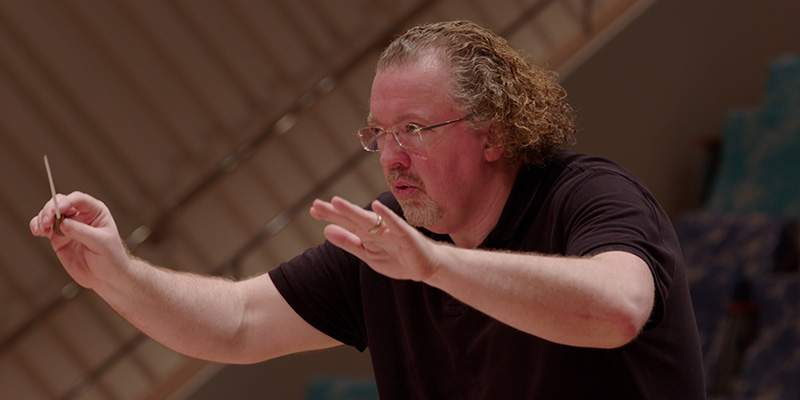 Stéphane Denève conducting